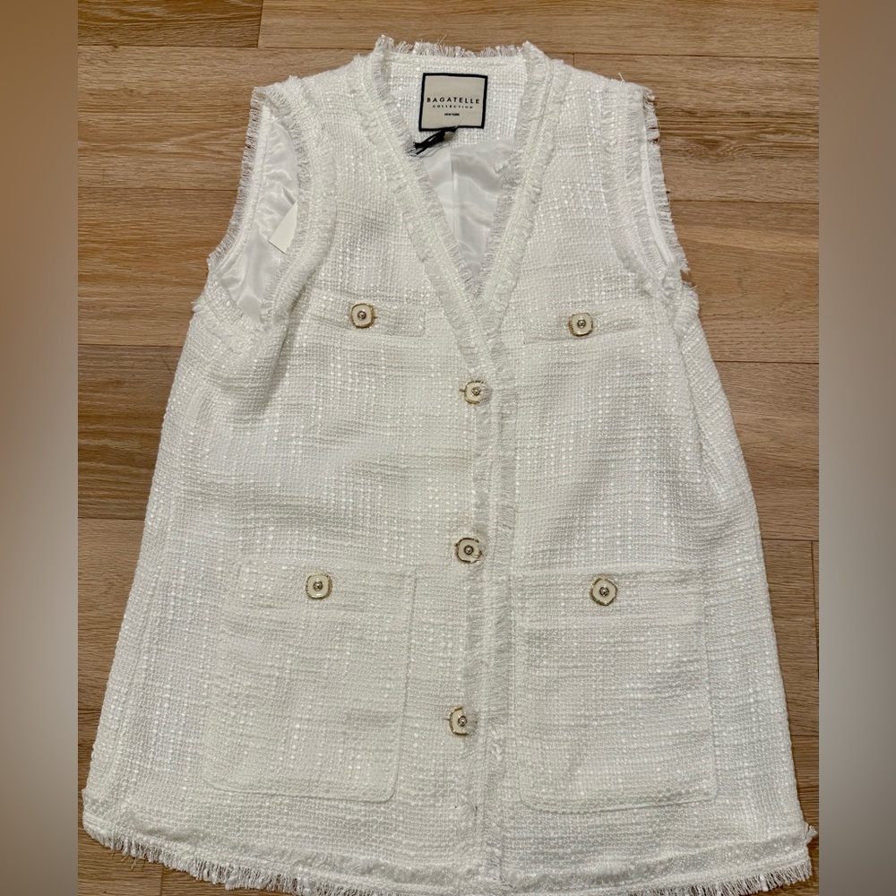 Women’s Bagatelle Boucle Winter White Vest w/Frayed Trim. Lined. Size Small NWT